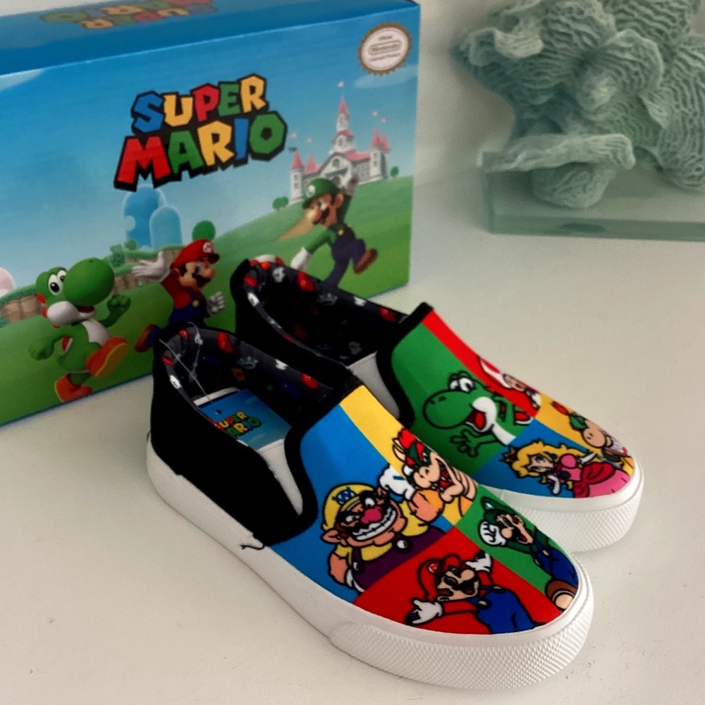 REDUCED SUPER MARIO BROTHERS LUIGI LOW SNEAKERS SHOES BOYS OR GIRLS NEW